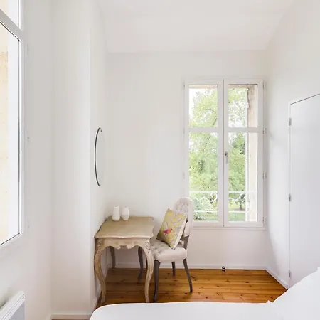 Villa Sainte-colombe-en-bruilhois Sleeps 8 Pool
