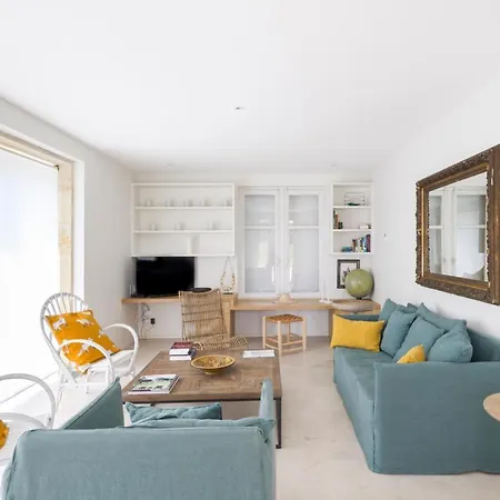 Sainte-colombe-en-bruilhois Sleeps 8 Pool * Sainte-Colombe (Gironde)